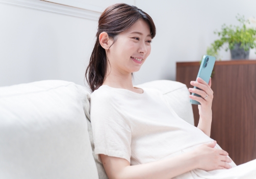 お電話またはWebから事前登録で 陣痛時に速やかに病院まで送迎